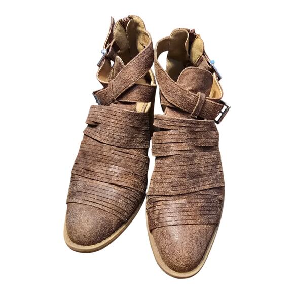 Qupid Brown Faux Suede Leather Stacked Heel Cut Out Buckle Boots ~ Size 9 - Picture 3 of 8